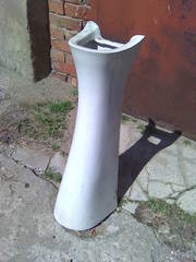 Сливной бачок, ножка для умывальника